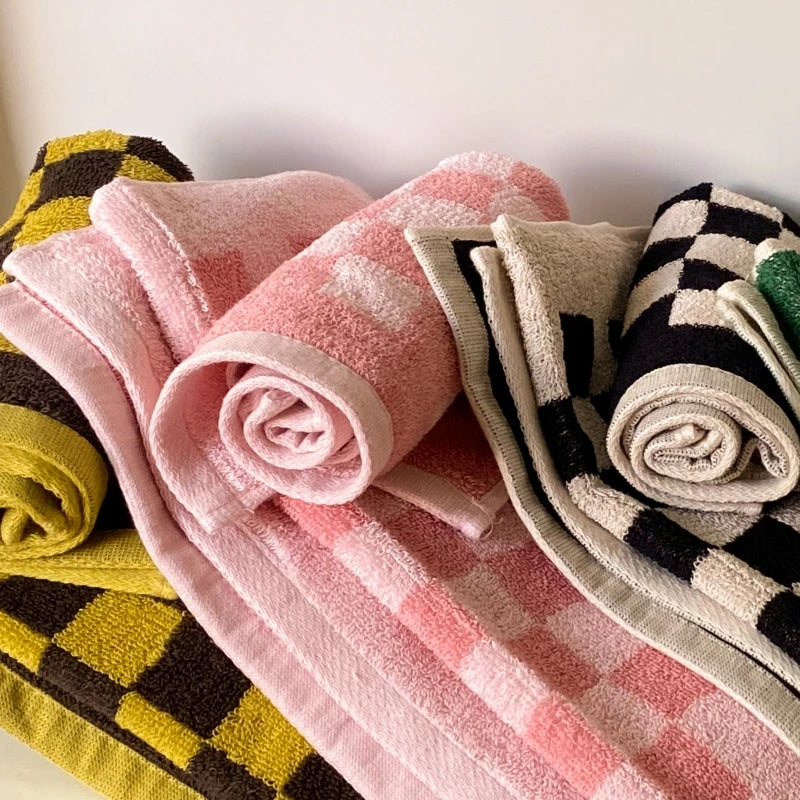 🧼 Serviette de Bain Motif Damier en Coton Doux
