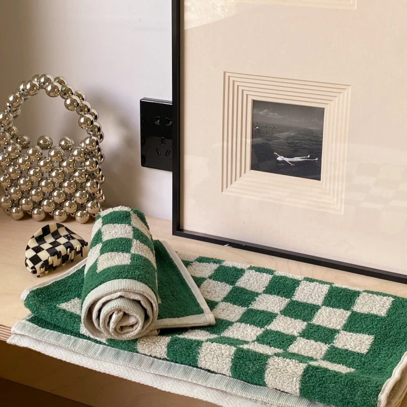 🧼 Serviette de Bain Motif Damier en Coton Doux