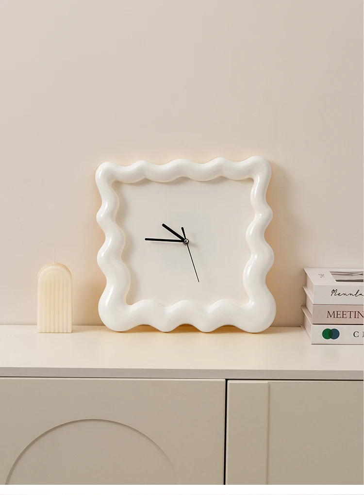 Horloge murale "Biscuit Crème" – Croquante jusqu’au mur !