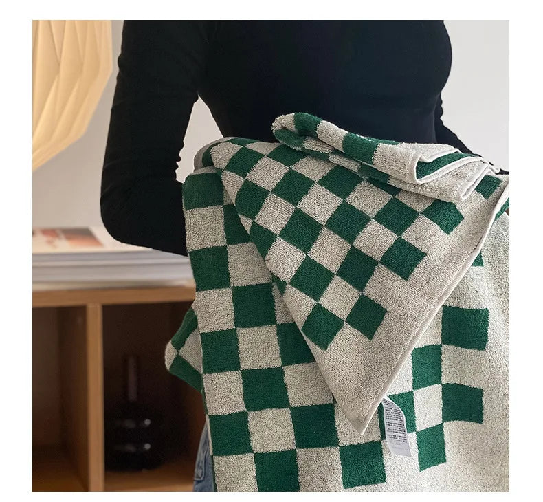 🧼 Serviette de Bain Motif Damier en Coton Doux