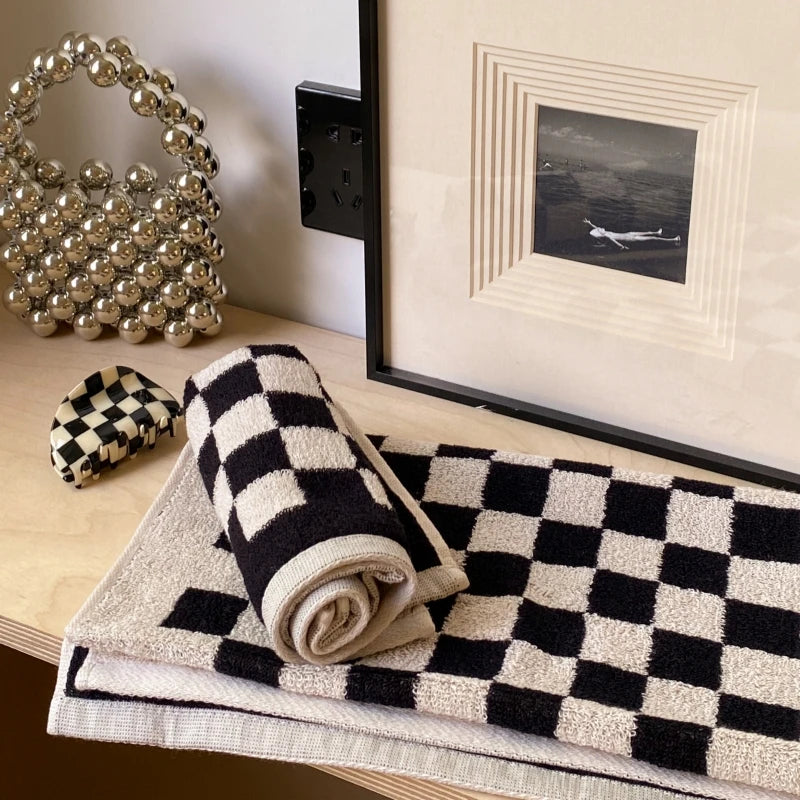 🧼 Serviette de Bain Motif Damier en Coton Doux