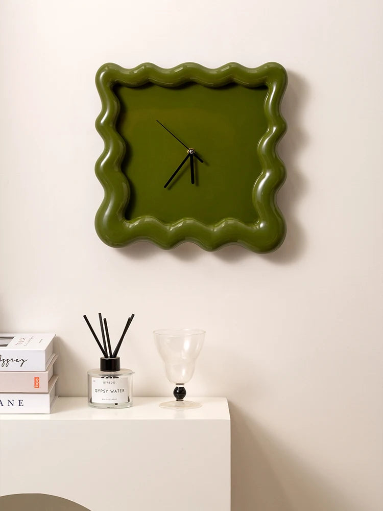 Horloge murale "Biscuit Crème" – Croquante jusqu’au mur !