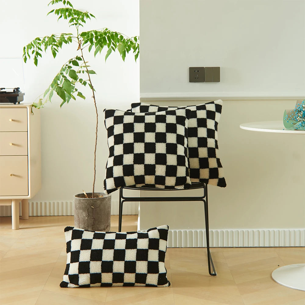 Coussin Déco Motif Damier – Style Moderne