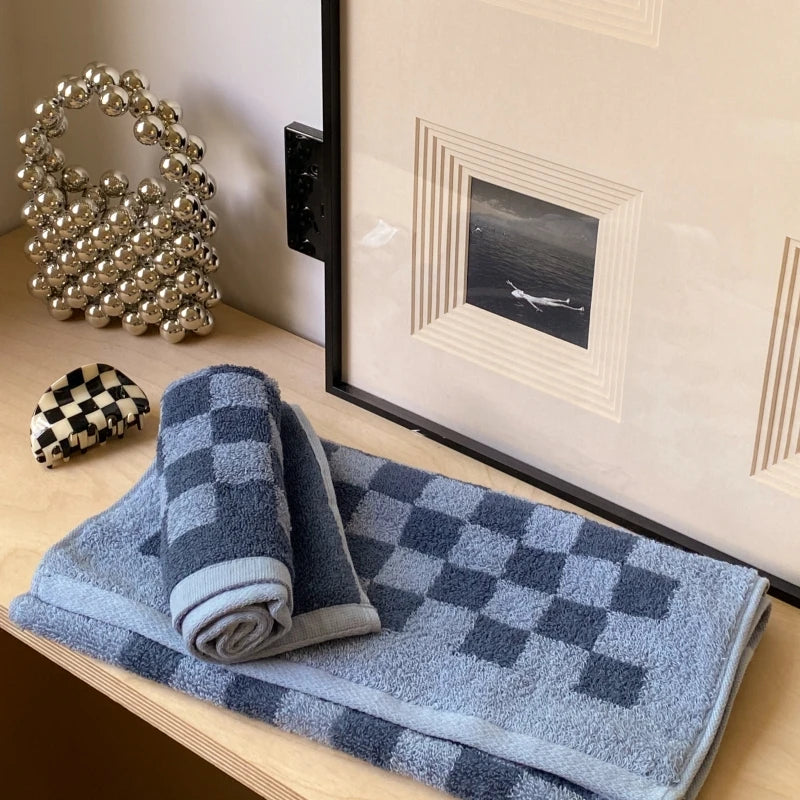 🧼 Serviette de Bain Motif Damier en Coton Doux