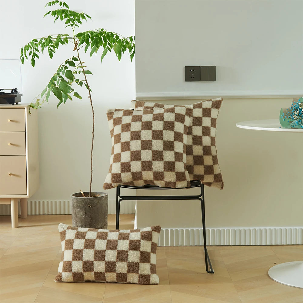 Coussin Déco Motif Damier – Style Moderne