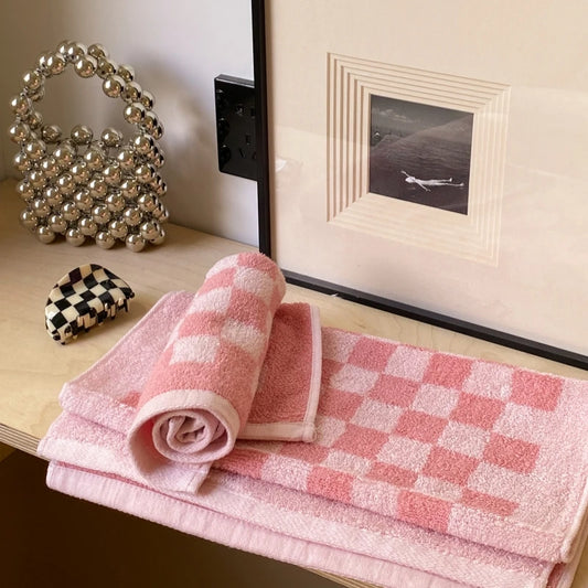 🧼 Serviette de Bain Motif Damier en Coton Doux