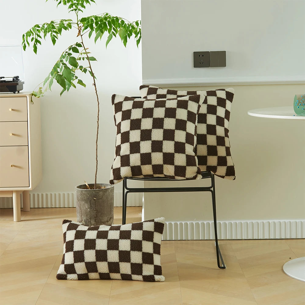 Coussin Déco Motif Damier – Style Moderne