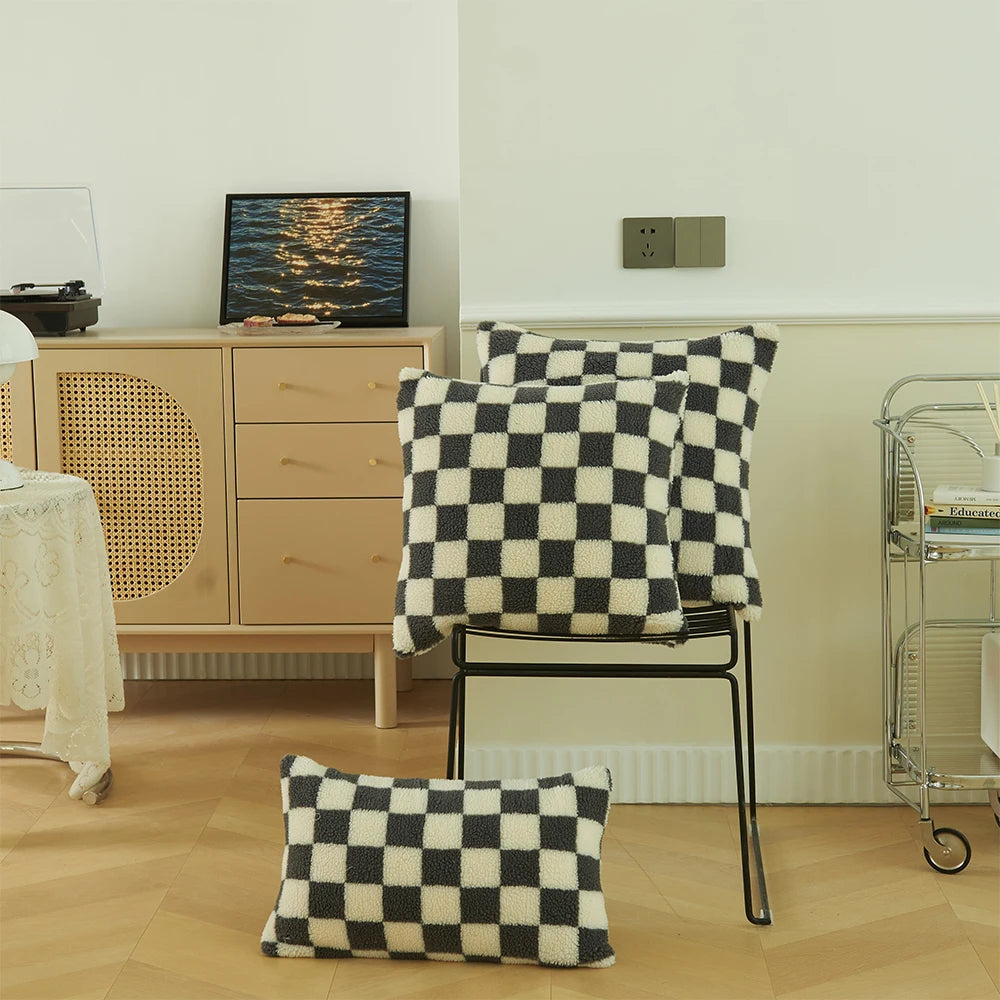Coussin Déco Motif Damier – Style Moderne