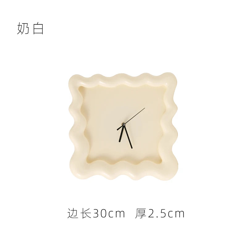 Horloge murale "Biscuit Crème" – Croquante jusqu’au mur !