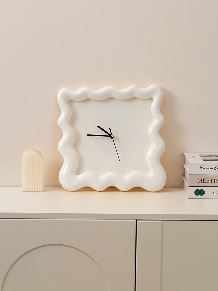 Horloge murale "Biscuit Crème" – Croquante jusqu’au mur !