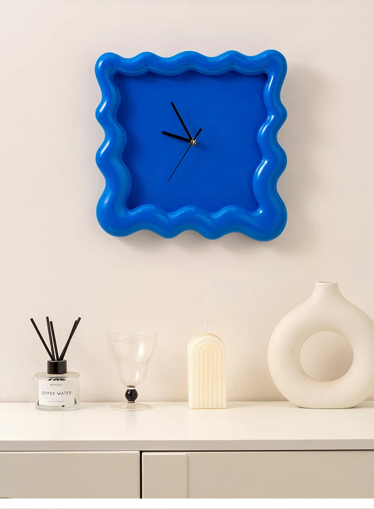 Horloge murale "Biscuit Crème" – Croquante jusqu’au mur !